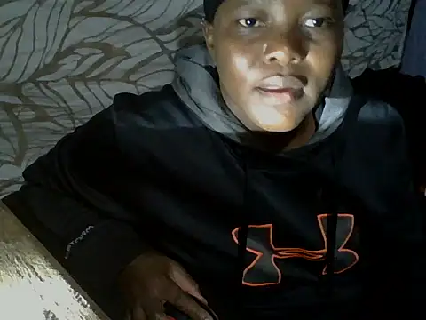 Snapshot of Thia_bunny chatting on June 19, 2026, 4:24 pm Thia bunny online show from June 19, 2026, 4:24 pm
