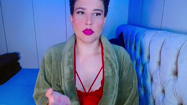 luasecret21 online show from May 25, 2026, 4:28 pm