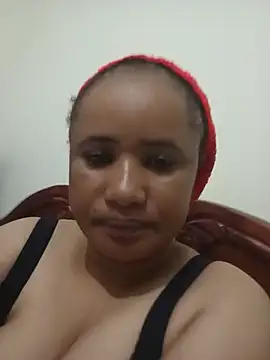Snapshot of Caramel_Lucy chatting on May 25, 2026, 6:17 pm Caramel Lucy online show from May 25, 2026, 6:17 pm
