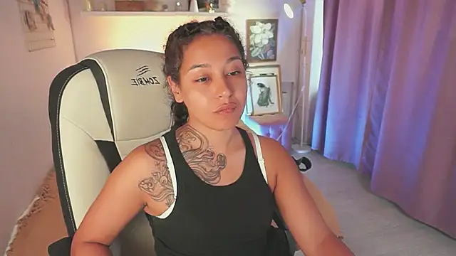 Snapshot of Calipso_Savage chatting on July 15, 2026, 8:32 am Calipso Savage online show from July 15, 2026, 8:32 am