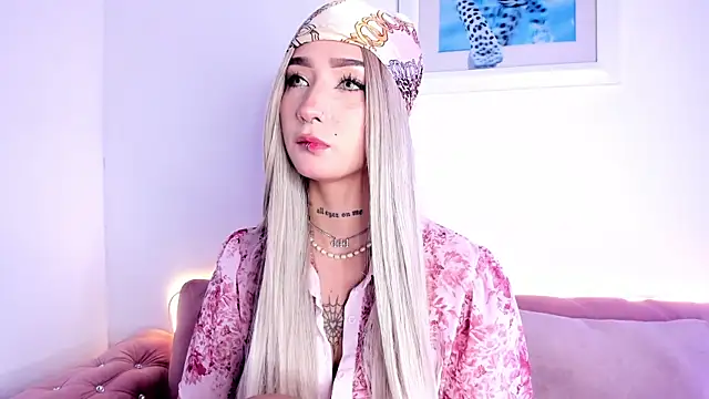 SophieMoneet online show from May 29, 2026, 12:33 pm