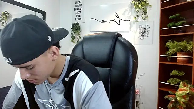 Snapshot of Ryan_grayx chatting on June 2, 2026, 2:28 pm Ryan grayx online show from June 2, 2026, 2:28 pm