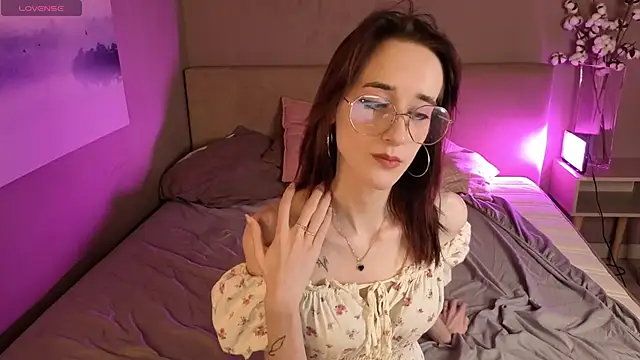Snapshot of LolaWhitmore chatting on May 29, 2026, 1:17 pm LolaWhitmore online show from May 29, 2026, 1:17 pm