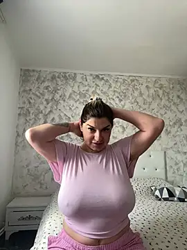 Snapshot of evaxxxcurvyxxx chatting on June 24, 2026, 8:57 am evaxxxcurvyxxx online show from June 24, 2026, 8:57 am