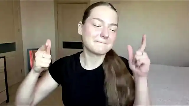 lizzzanatooo online show from July 17, 2026, 11:18 am