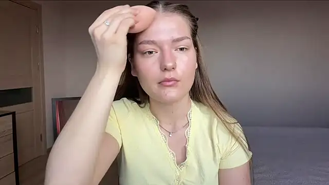 lizzzanatooo online show from July 12, 2026, 10:38 am