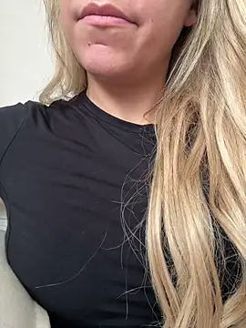 Snapshot of VenClea chatting on June 16, 2026, 11:21 am VenClea online show from June 16, 2026, 11:21 am