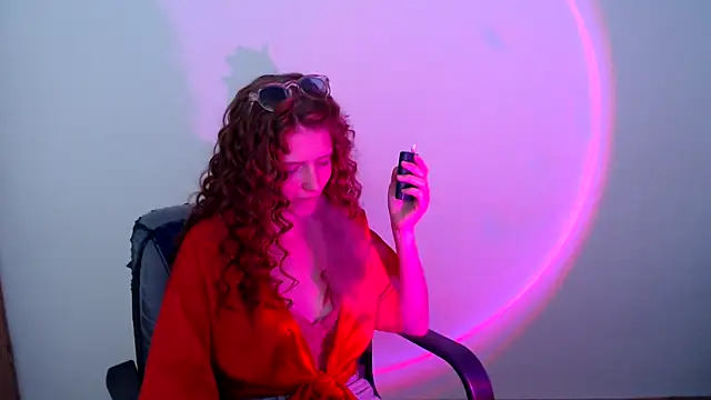 Snapshot of ViolaHot_ chatting on June 14, 2026, 12:28 pm ViolaHot online show from June 14, 2026, 12:28 pm
