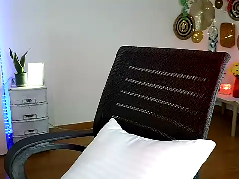 Yalinahotty online show from June 11, 2026, 2:00 am