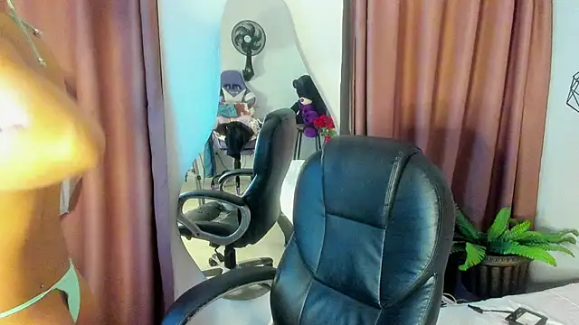 Snapshot of miafox__ chatting on July 2, 2026, 3:18 am miafox online show from July 2, 2026, 3:18 am