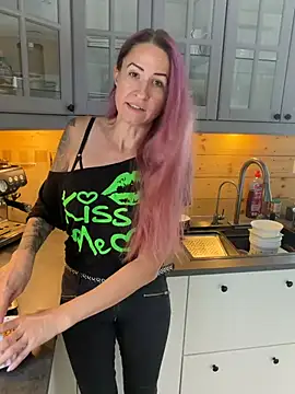 GermanMilfJasmin online show from June 11, 2026, 7:49 am