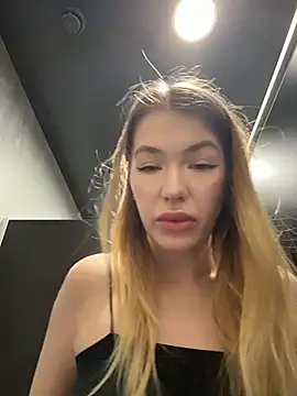Snapshot of Dreamy_Mia chatting on June 12, 2026, 2:15 pm Dreamy Mia online show from June 12, 2026, 2:15 pm