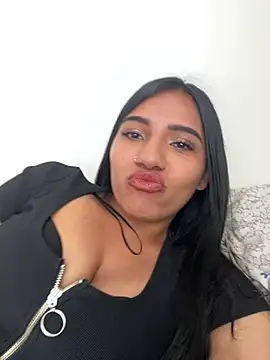 Snapshot of Caro_Mildrey chatting on June 3, 2026, 8:13 pm Caro Mildrey online show from June 3, 2026, 8:13 pm
