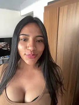 Snapshot of Caro_Mildrey chatting on June 11, 2026, 9:34 pm Caro Mildrey online show from June 11, 2026, 9:34 pm