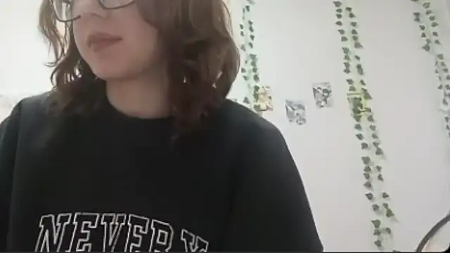 Snapshot of OliviaMoment chatting on July 15, 2026, 9:16 am OliviaMoment online show from July 15, 2026, 9:16 am