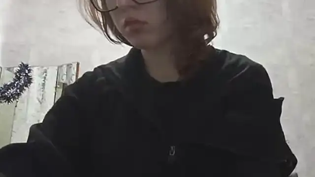 Snapshot of OliviaMoment chatting on July 14, 2026, 10:21 am OliviaMoment online show from July 14, 2026, 10:21 am
