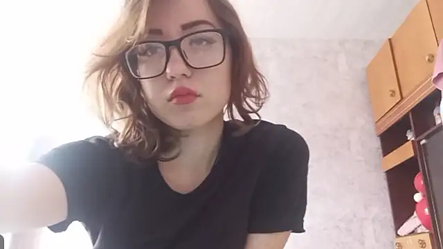 Snapshot of OliviaMoment chatting on July 18, 2026, 8:12 am OliviaMoment online show from July 18, 2026, 8:12 am