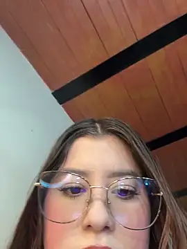Snapshot of cristal_loren chatting on June 18, 2026, 8:03 pm cristal loren online show from June 18, 2026, 8:03 pm