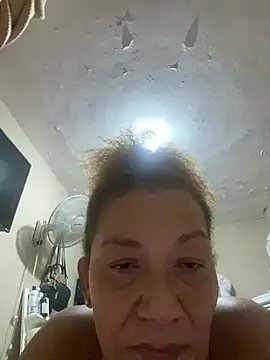 rosanna78322 online show from June 12, 2026, 3:32 pm