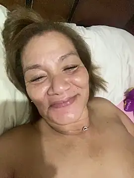 rosanna78322 online show from June 5, 2026, 2:16 am