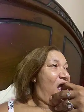 rosanna78322 online show from June 15, 2026, 2:56 am