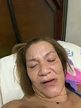 rosanna78322 online show from June 19, 2026, 10:04 pm