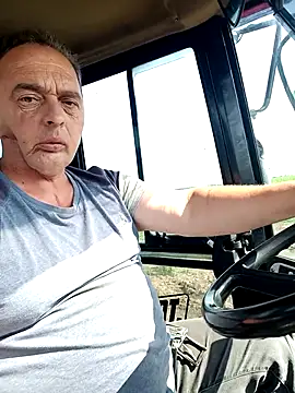 Illa1977 online show from July 21, 2026, 6:37 am