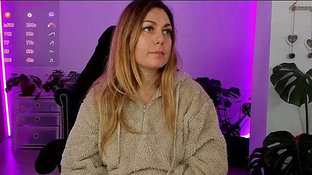 Snapshot of LindaWhite_ chatting on February 17, 2025, 9:43 pm LindaWhite online show from February 17, 2025, 9:43 pm