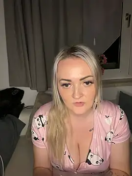 Snapshot of Alex-Blond chatting on June 17, 2026, 8:08 pm Alex-Blond online show from June 17, 2026, 8:08 pm