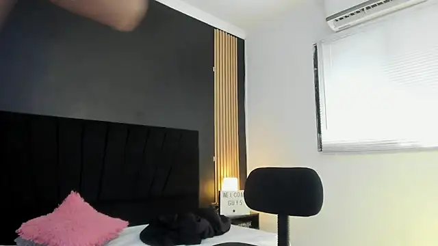 Snapshot of DILANX18 chatting on June 16, 2026, 8:42 pm DILANX18 online show from June 16, 2026, 8:42 pm