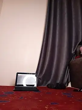 LaineOlives online show from July 9, 2026, 3:40 am