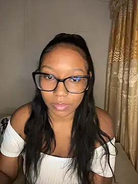Snapshot of chell_iivy chatting on July 17, 2026, 6:10 am chell iivy online show from July 17, 2026, 6:10 am