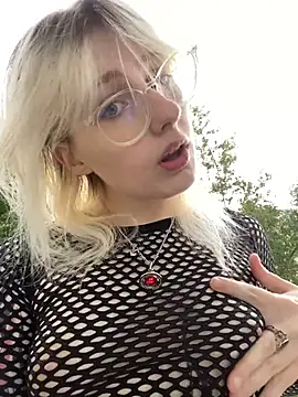 Snapshot of xp_blondie chatting on June 22, 2026, 11:40 am xp blondie online show from June 22, 2026, 11:40 am
