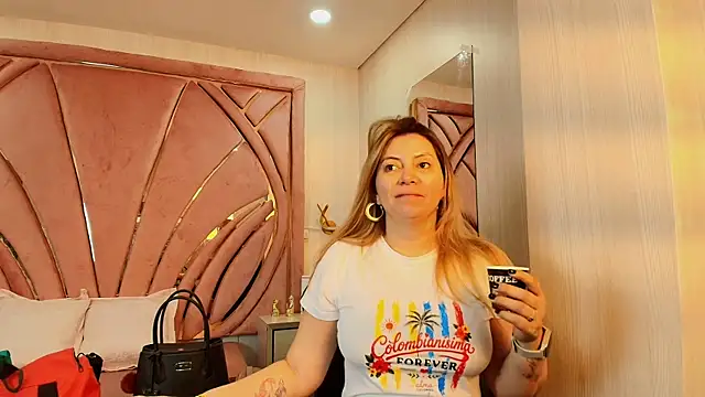 Snapshot of pamelaQenn2 chatting on July 9, 2026, 6:07 pm pamelaQenn2 online show from July 9, 2026, 6:07 pm