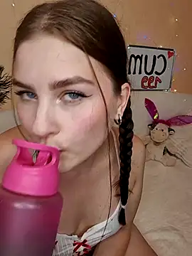 Snapshot of Soravelle chatting on August 7, 2026, 6:58 pm Soravelle online show from August 7, 2026, 6:58 pm