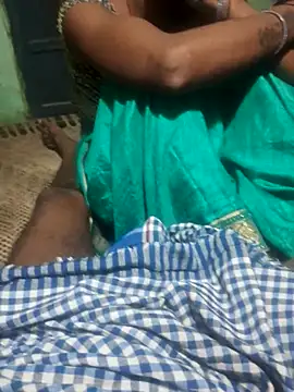 Snapshot of desiwife123coupl chatting on July 19, 2026, 5:32 pm desiwife123coupl online show from July 19, 2026, 5:32 pm