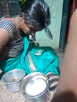 Snapshot of desiwife123coupl chatting on June 28, 2026, 5:19 pm desiwife123coupl online show from June 28, 2026, 5:19 pm