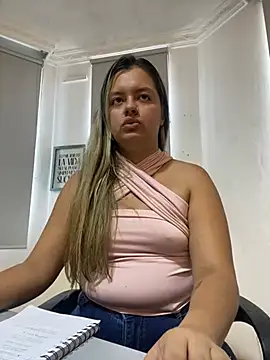 Snapshot of azulskyer chatting on July 3, 2026, 4:35 pm azulskyer online show from July 3, 2026, 4:35 pm