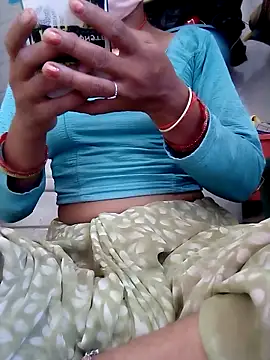 Snapshot of Aarti9080 chatting on June 18, 2026, 7:07 am Aarti9080 online show from June 18, 2026, 7:07 am