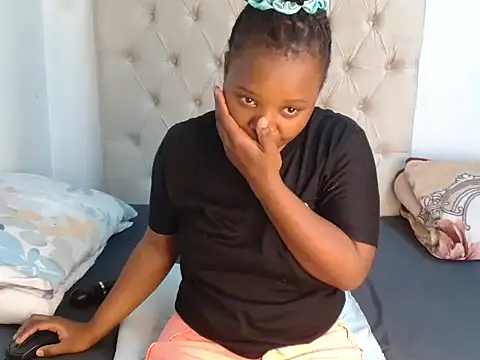 Snapshot of Lihle_00 chatting on June 19, 2026, 1:39 pm Lihle 00 online show from June 19, 2026, 1:39 pm