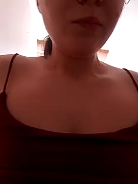 Snapshot of Aniolekl chatting on June 6, 2026, 12:43 pm Aniolekl online show from June 6, 2026, 12:43 pm