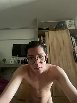 yinsunny314 online show from June 16, 2026, 3:06 am