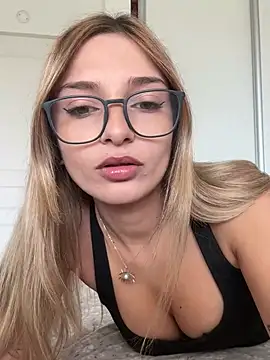 Snapshot of paulinee2006 chatting on June 4, 2026, 10:09 am paulinee2006 online show from June 4, 2026, 10:09 am