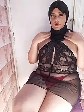 Snapshot of LenaQPeach chatting on June 14, 2026, 10:11 pm LenaQPeach online show from June 14, 2026, 10:11 pm