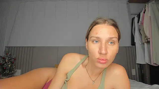 Snapshot of SofiClimbing chatting on February 14, 2026, 2:45 am SofiClimbing online show from February 14, 2026, 2:45 am