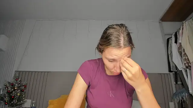 Snapshot of SofiClimbing chatting on February 16, 2026, 1:26 am SofiClimbing online show from February 16, 2026, 1:26 am