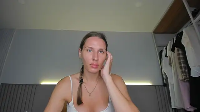 Snapshot of SofiClimbing chatting on March 9, 2026, 2:48 am SofiClimbing online show from March 9, 2026, 2:48 am