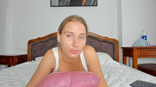 Snapshot of SofiClimbing chatting on November 3, 2025, 4:28 am SofiClimbing online show from November 3, 2025, 4:28 am