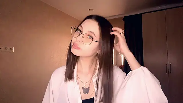 Phoebe555 online show from June 8, 2026, 12:49 pm