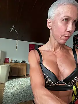 Snapshot of GymQueenCarmen chatting on July 18, 2026, 6:44 am GymQueenCarmen online show from July 18, 2026, 6:44 am